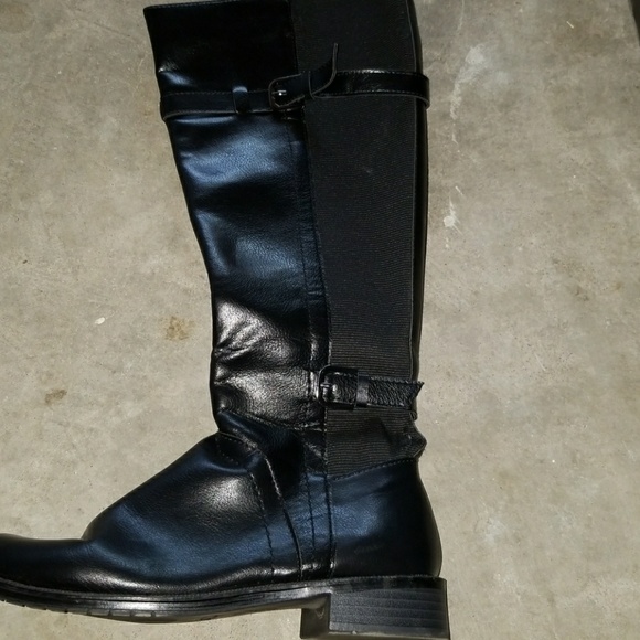 Boots - Picture 7 of 8